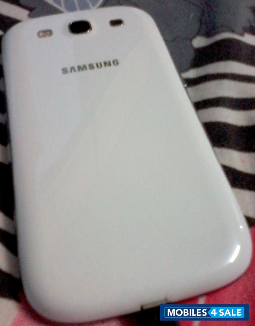 White Samsung Galaxy S3