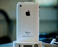 White Apple iPhone 3GS