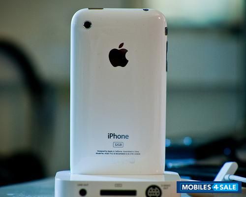 White Apple iPhone 3GS