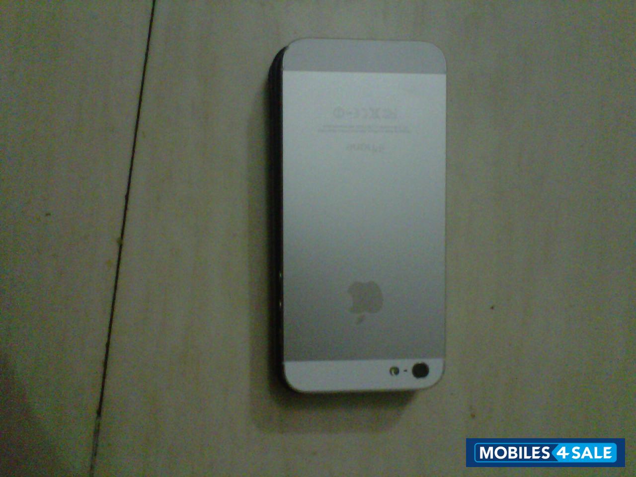 White Apple iPhone 5