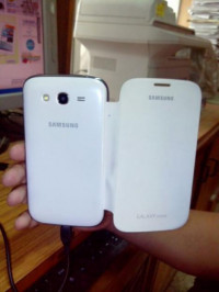 White Samsung Galaxy Grand GT-I9082