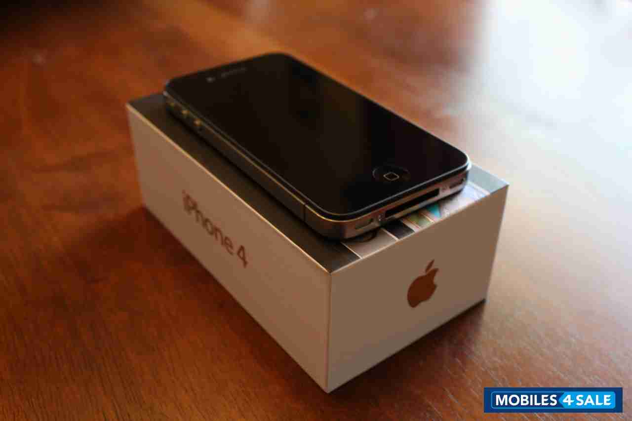 Black Apple iPhone 4