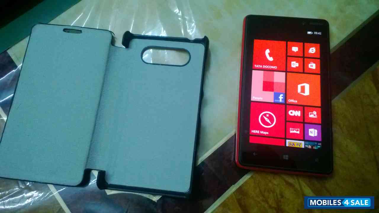 Red Nokia Lumia 820