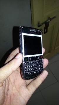 Black BlackBerry Bold 9780