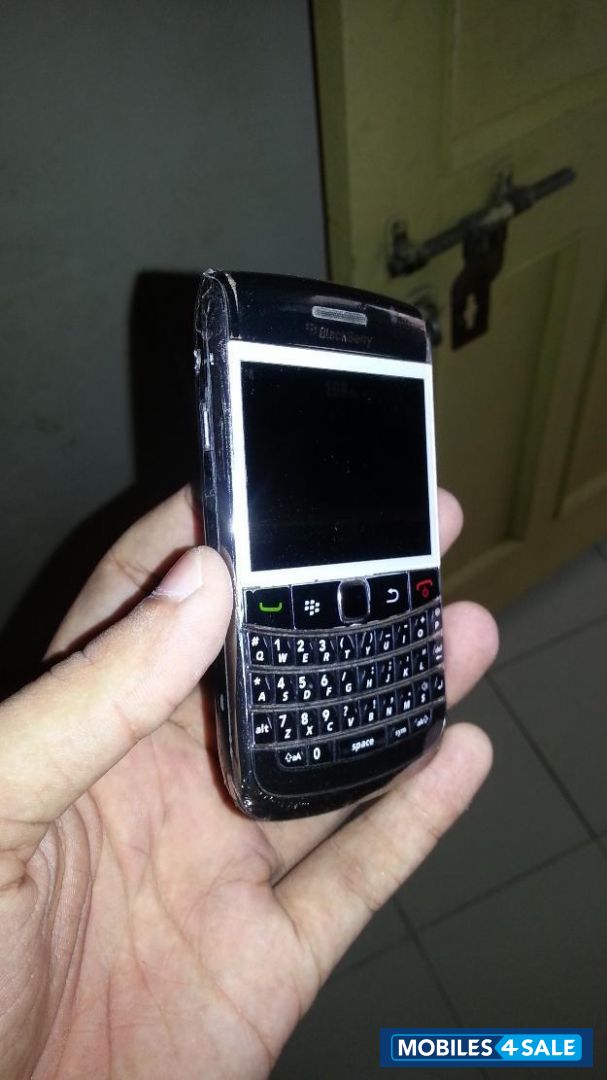 Black BlackBerry Bold 9780