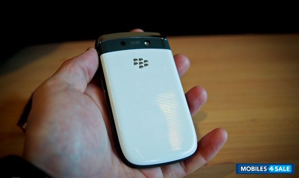 White BlackBerry Torch 9810