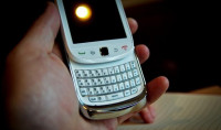 White BlackBerry Torch 9810