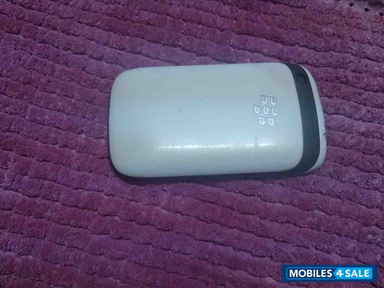 White BlackBerry Curve 9220