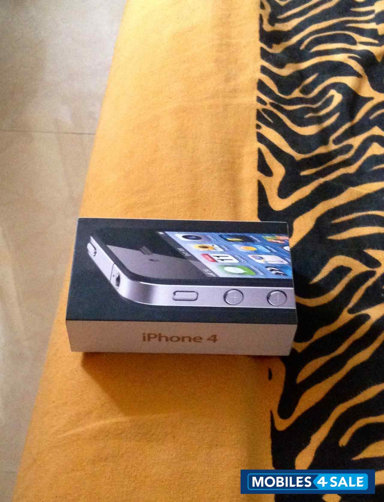 Black Apple iPhone 4