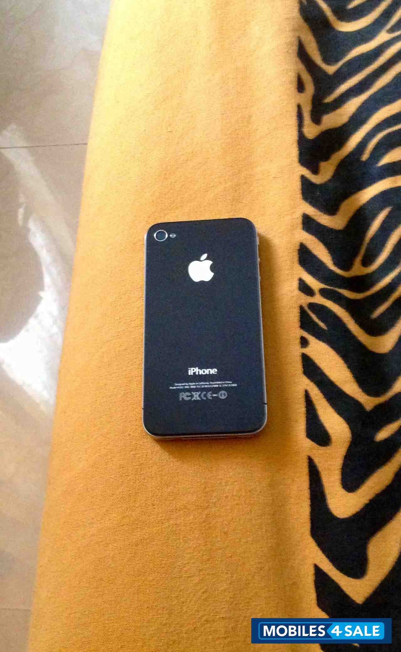 Black Apple iPhone 4