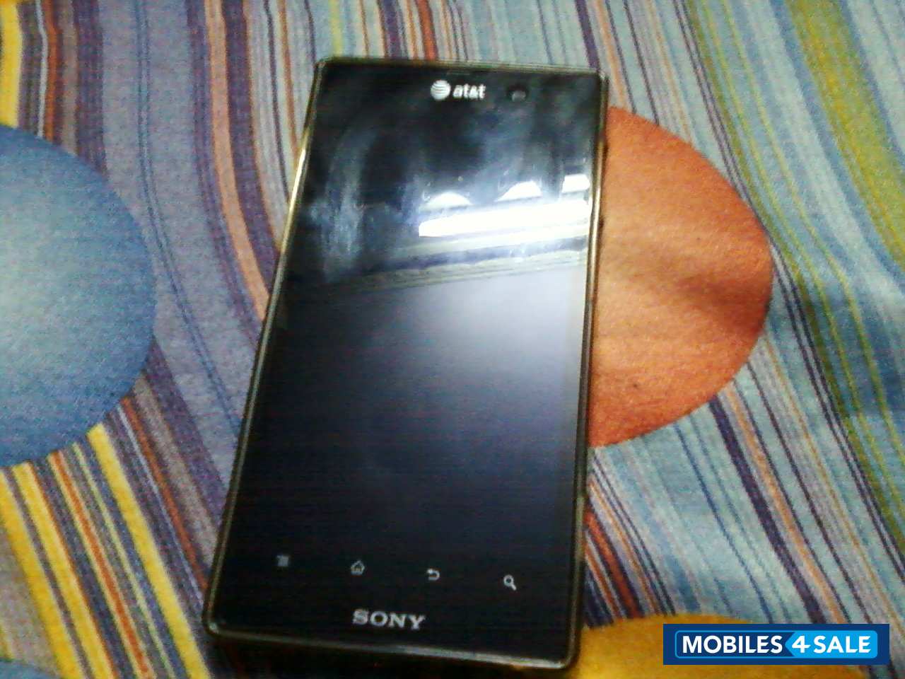 Black Sony Ericsson Xperia ion