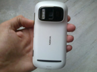 White Nokia 808