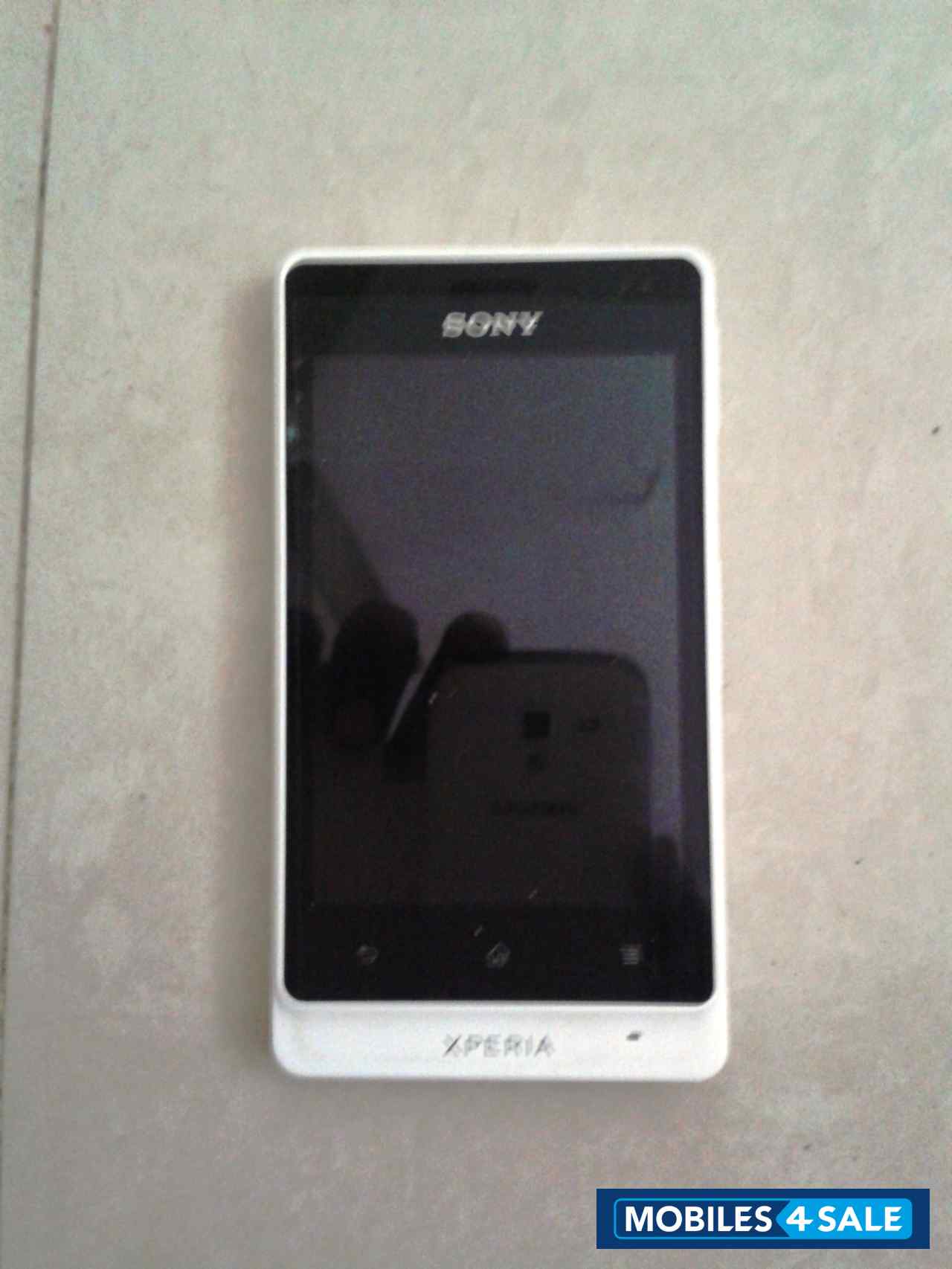 White Sony Xperia go