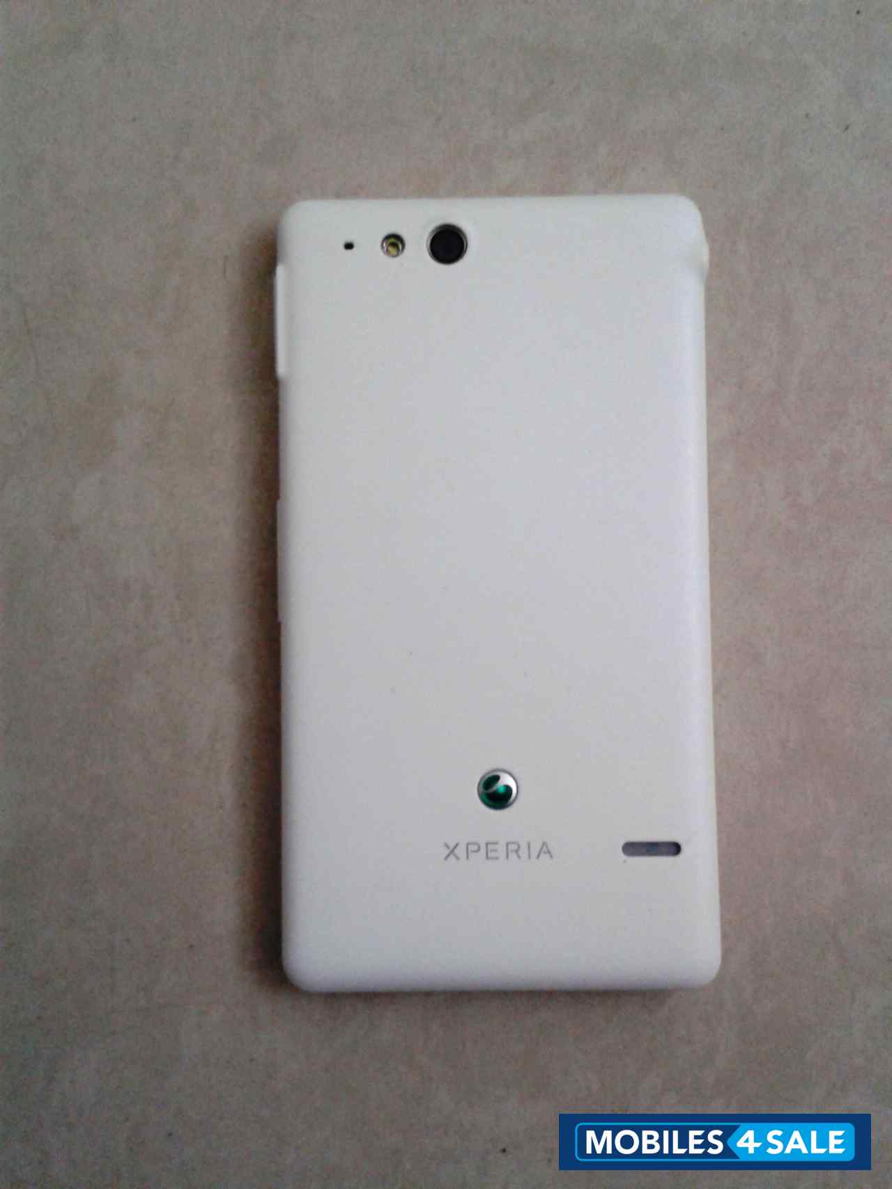 White Sony Xperia go