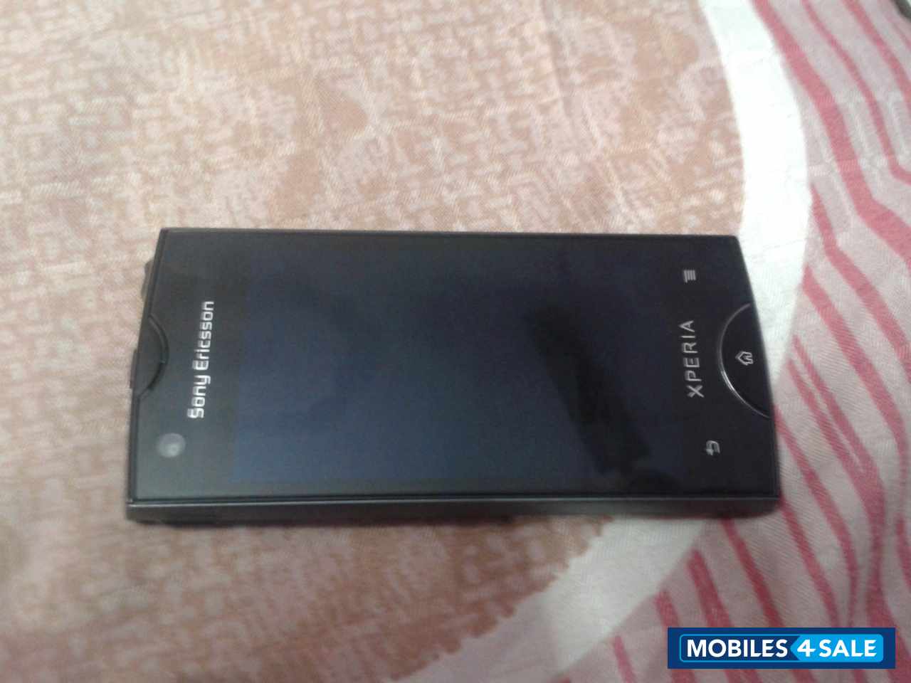 Black Sony Xperia ray