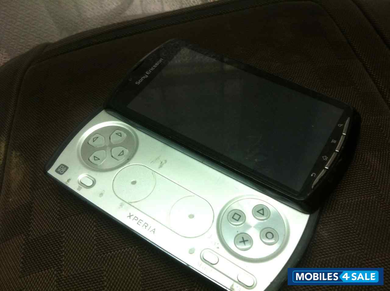 Black Sony Xperia PLAY