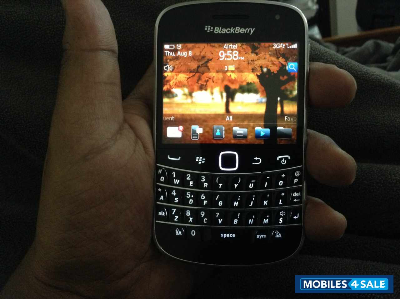 Black BlackBerry Bold 9900