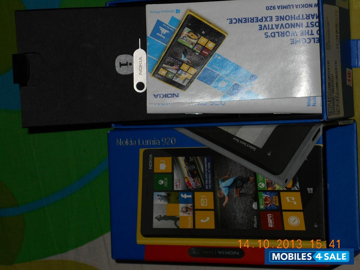 Black Nokia Lumia 920