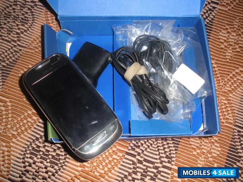 Black Nokia C7