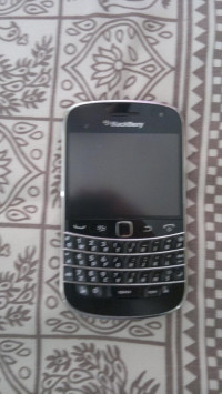 Black BlackBerry Bold 9900