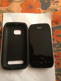 Black Nokia Lumia 710