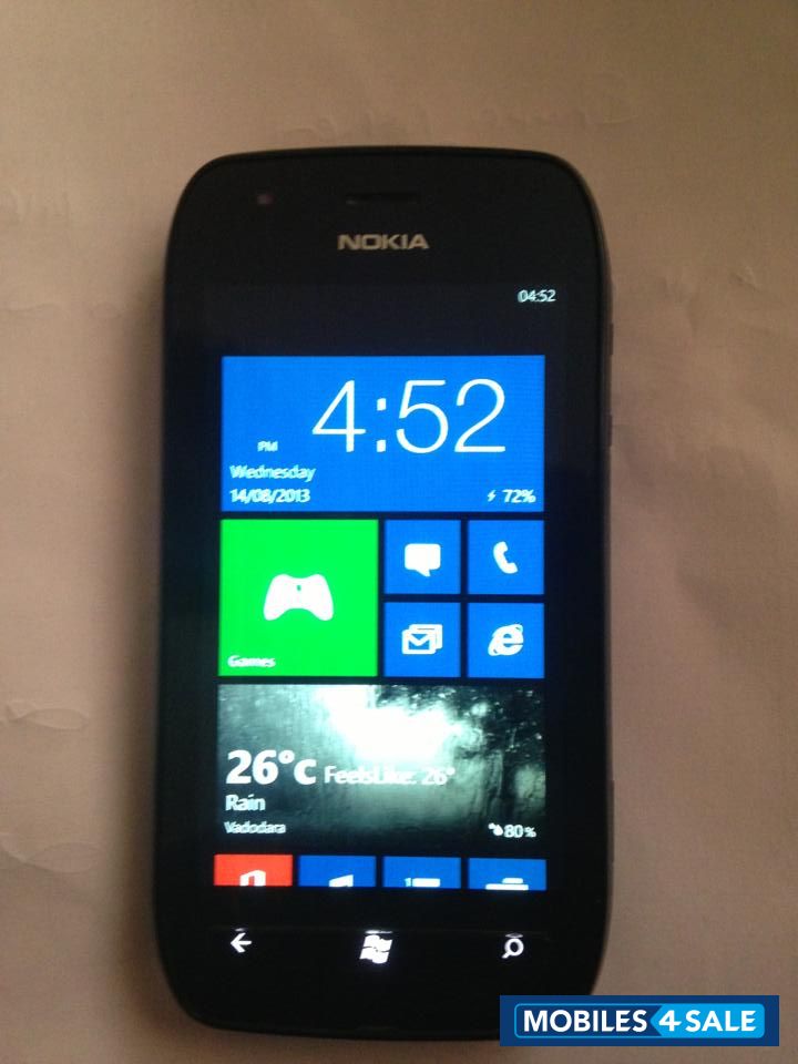 Black Nokia Lumia 710