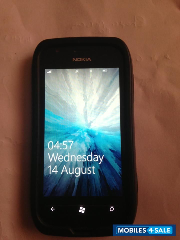 Black Nokia Lumia 710