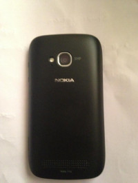 Black Nokia Lumia 710