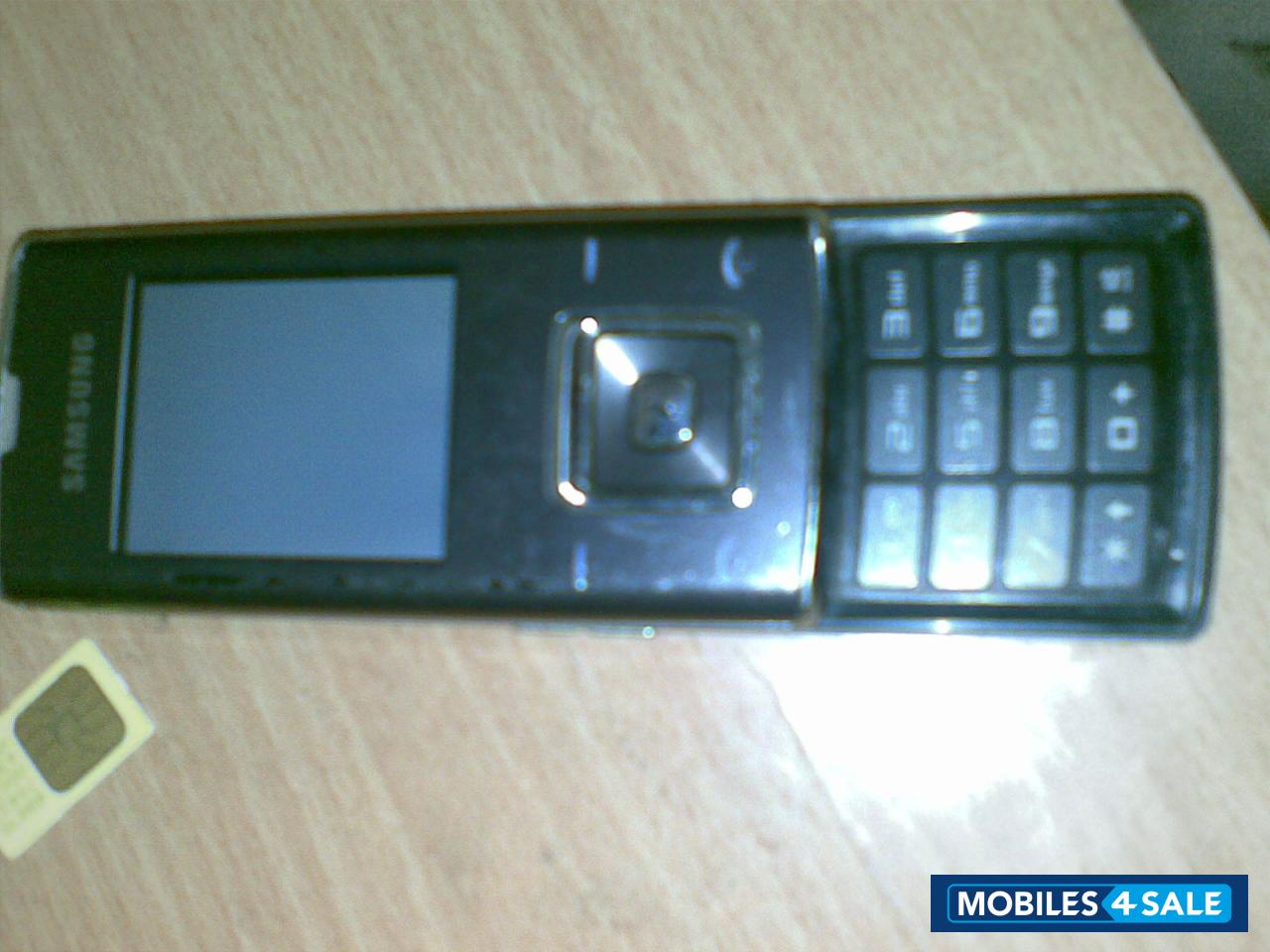 Black Samsung SGH-J700