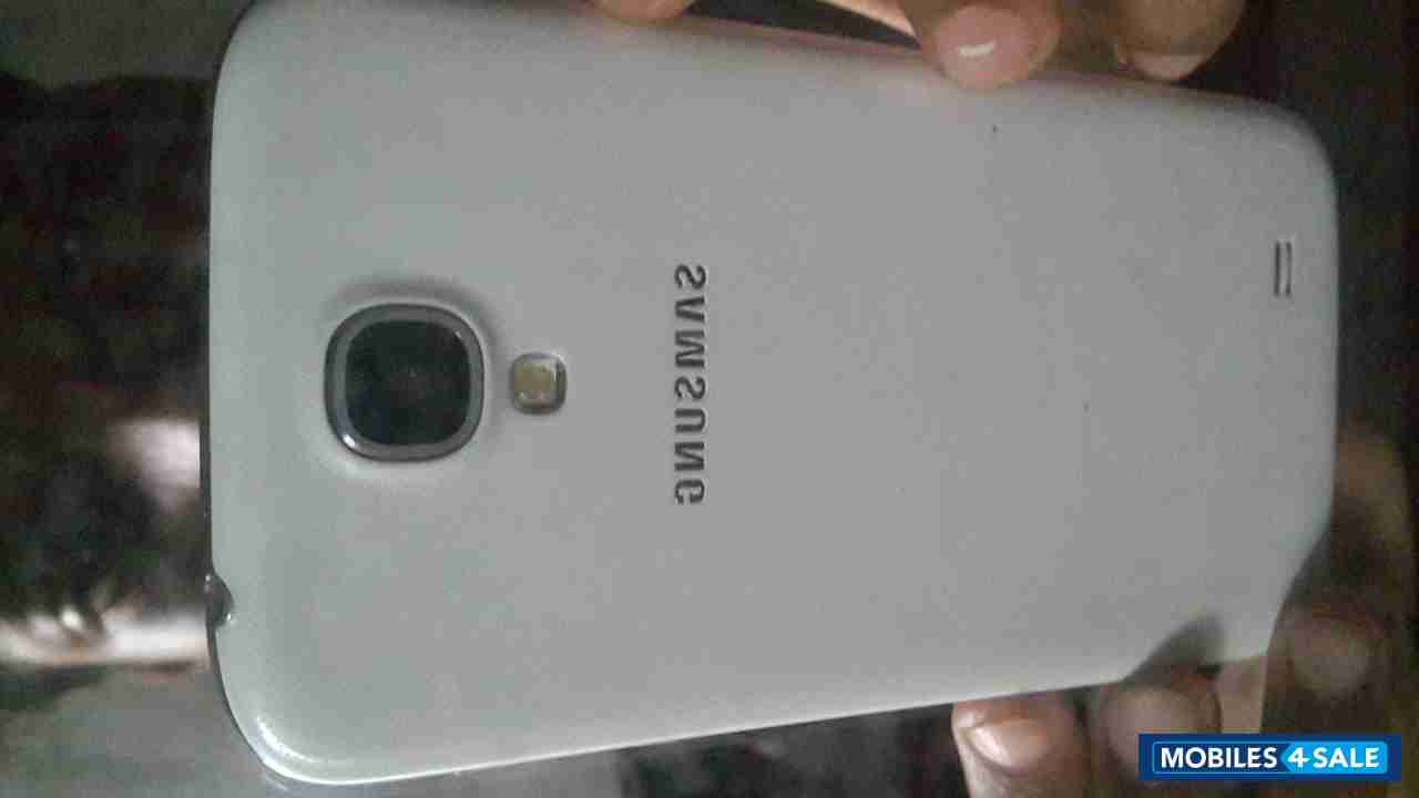 White Samsung Galaxy S4