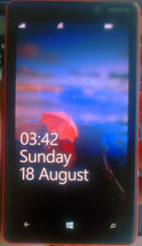 Red Nokia Lumia 820