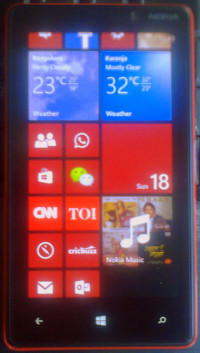 Red Nokia Lumia 820