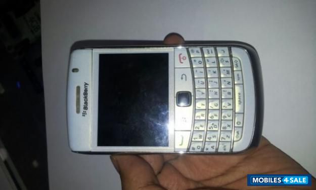 White BlackBerry Bold 9780