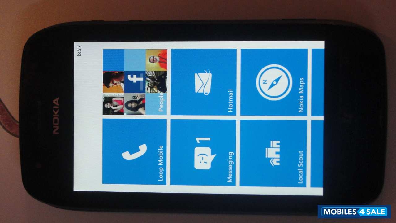 Black Nokia Lumia 710