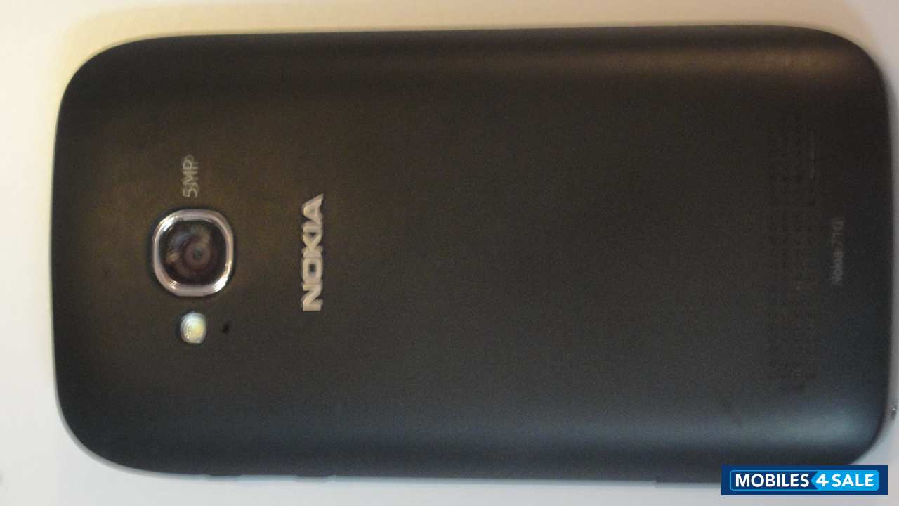 Black Nokia Lumia 710