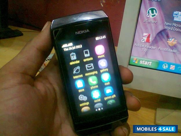 Black Nokia Asha 305