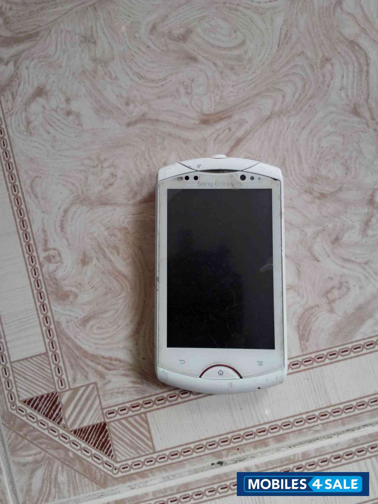 White Sony Ericsson WT19i live with walkman