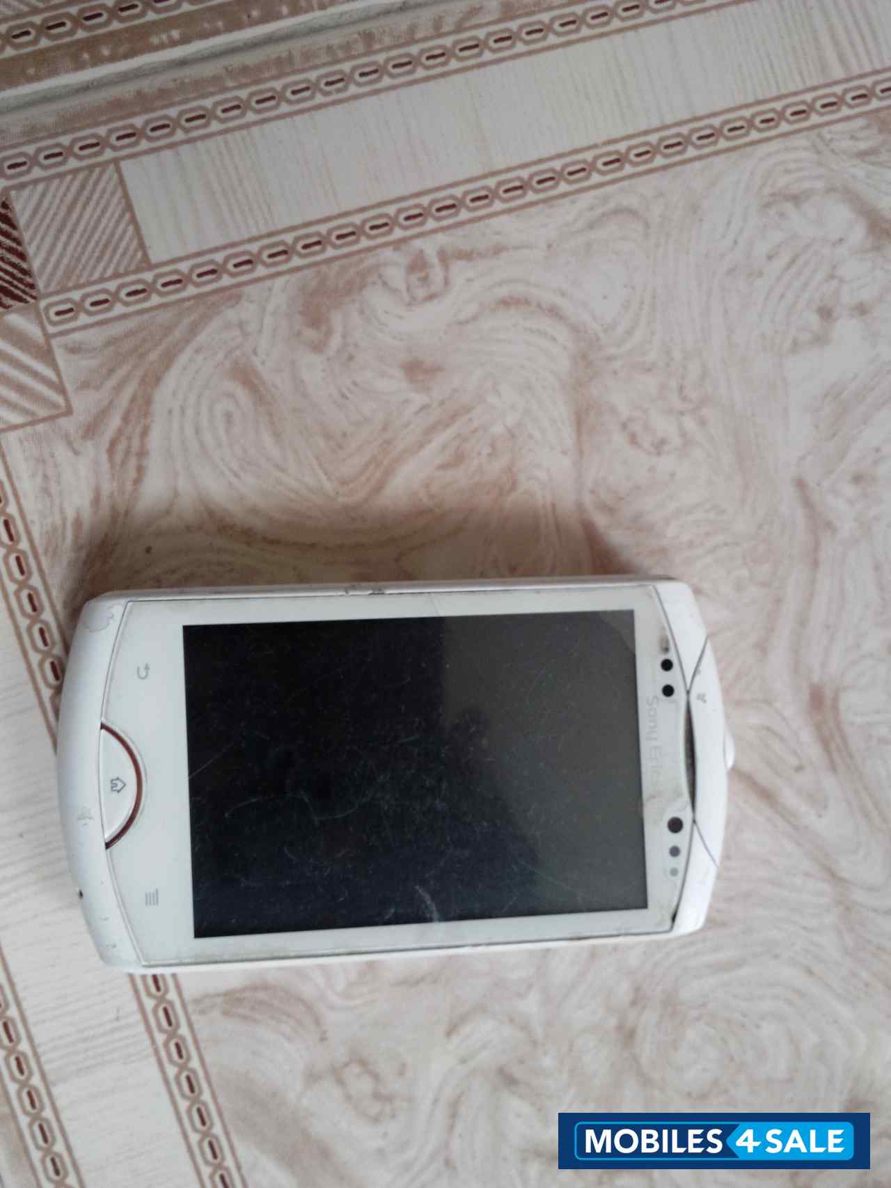 White Sony Ericsson WT19i live with walkman