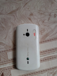 White Sony Ericsson WT19i live with walkman