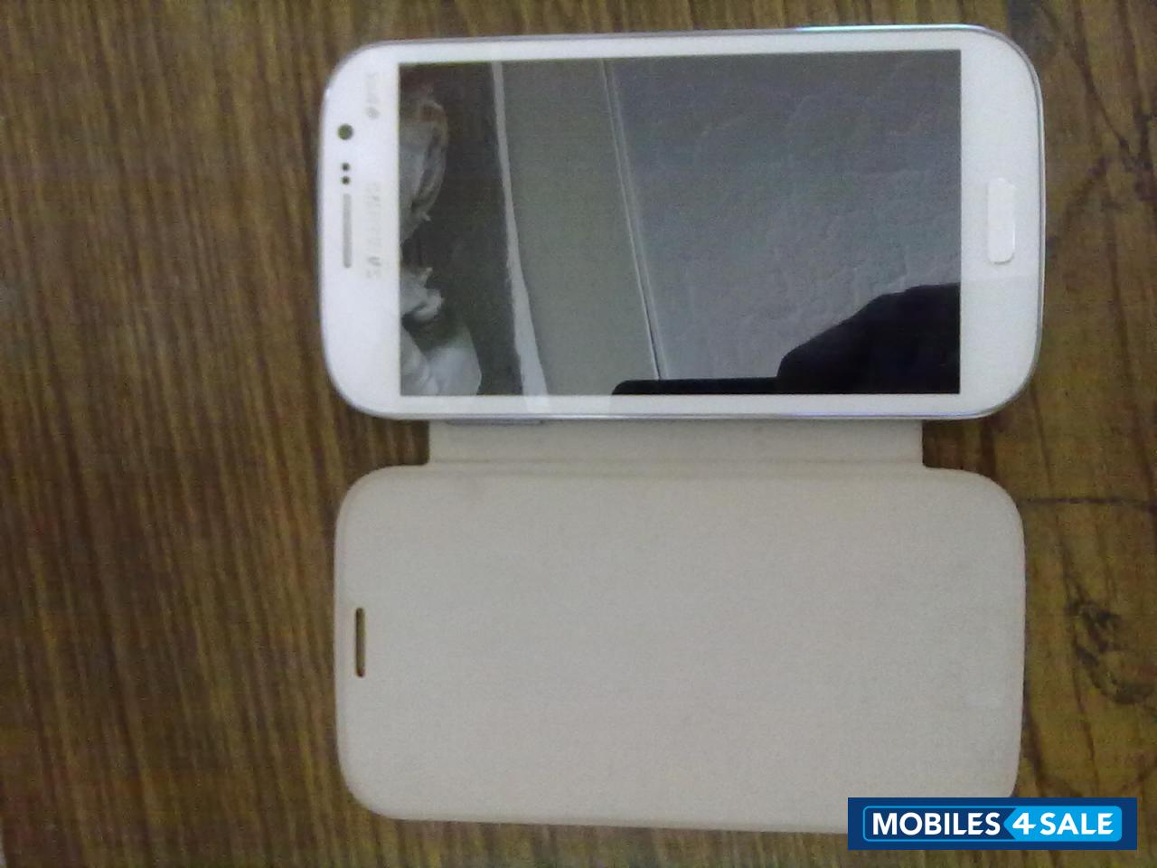 White Samsung Galaxy Grand GT-I9082