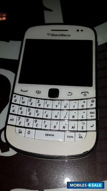 White BlackBerry Bold 9900