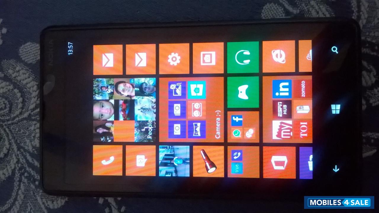 Black Nokia Lumia 820