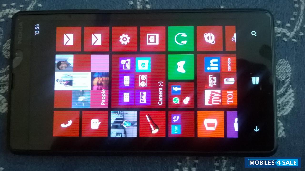 Black Nokia Lumia 820