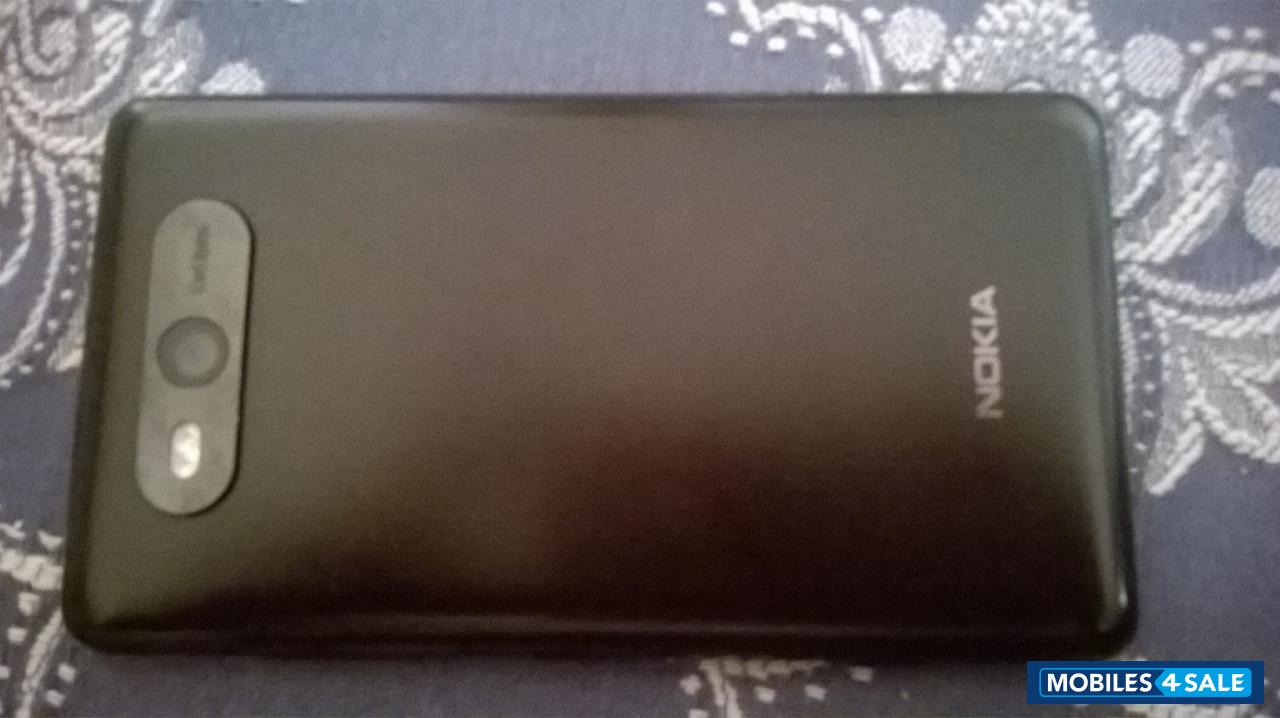 Black Nokia Lumia 820