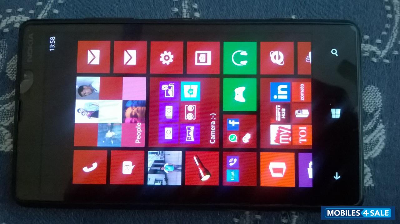 Black Nokia Lumia 820