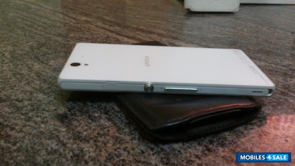 White Sony Xperia Z