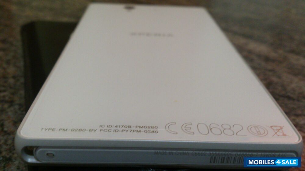 White Sony Xperia Z