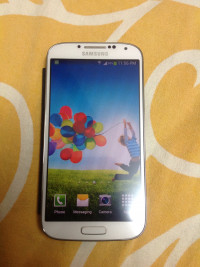 White Samsung Galaxy S4