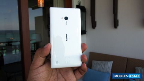 White Nokia Lumia 720