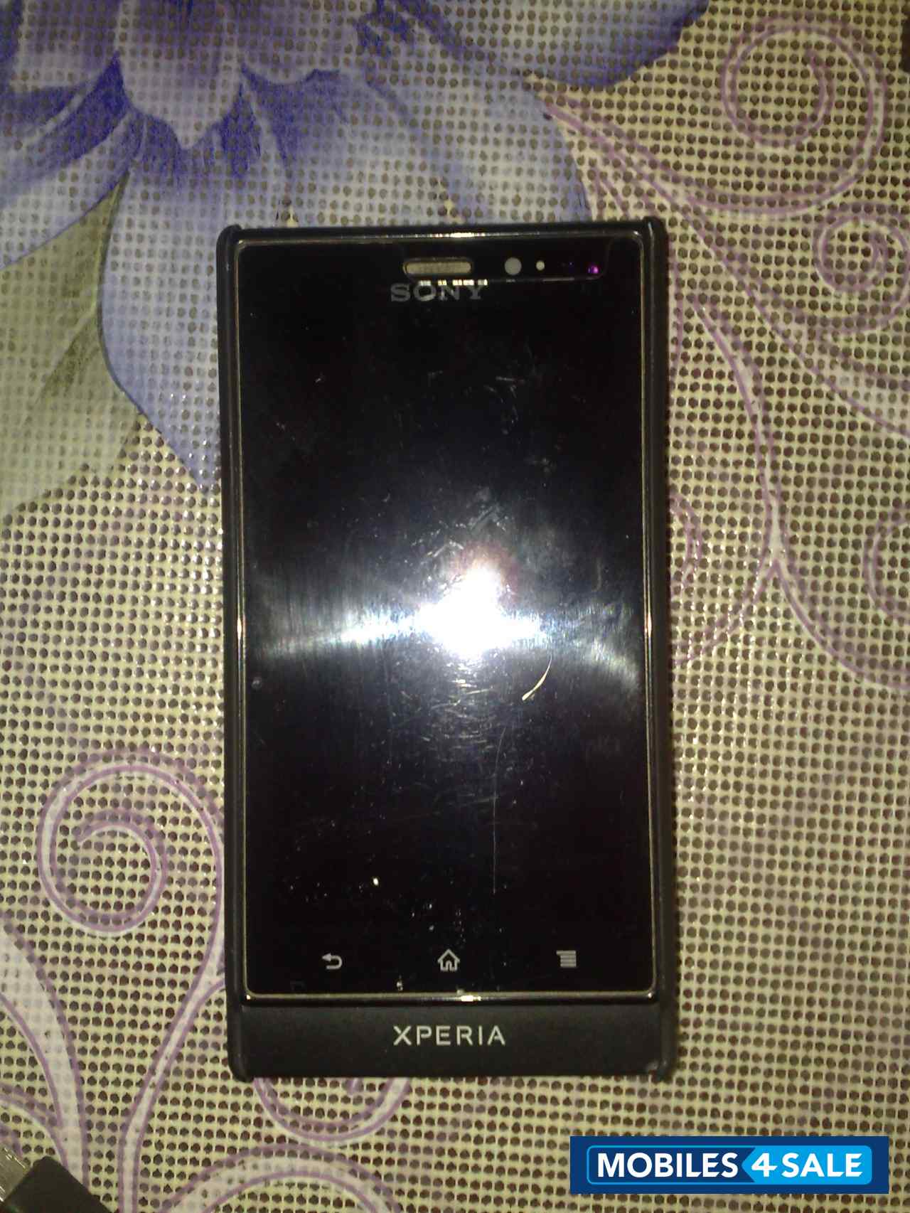 Black Sony Xperia sola